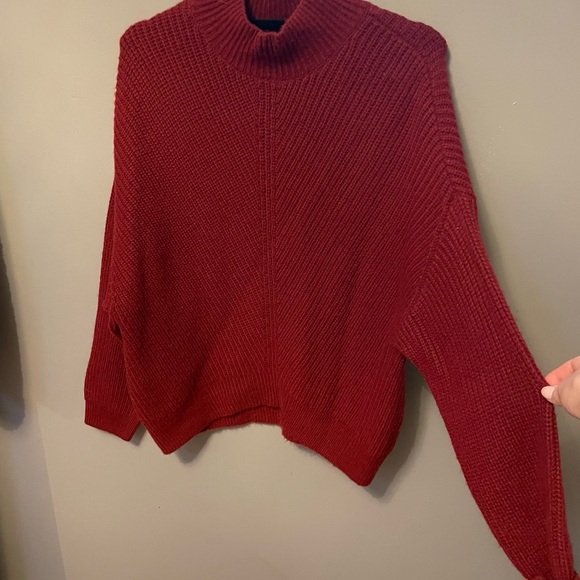 Express Sweater - Picture 4 of 4